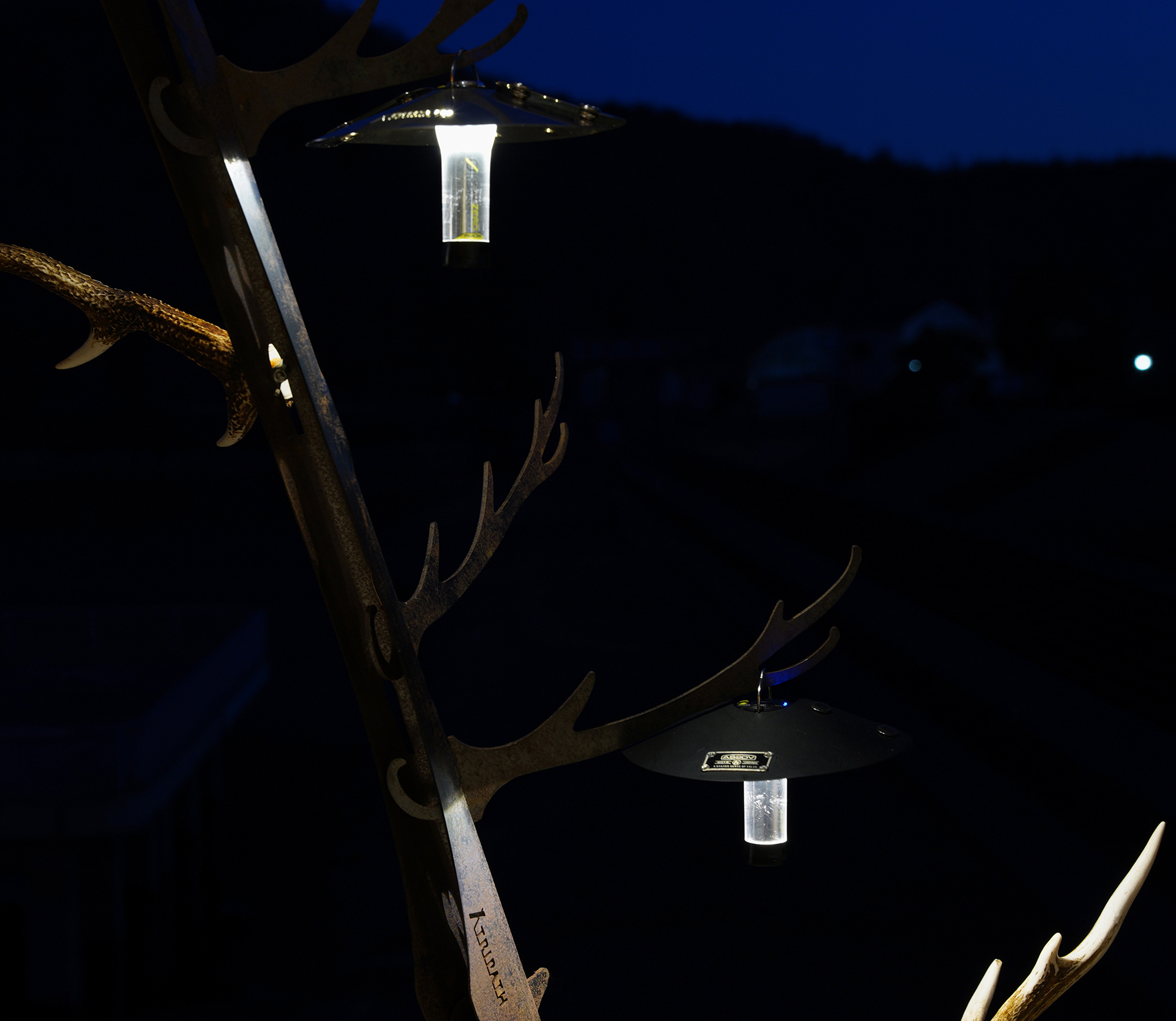 TRIPATH PRODUCTS トリパスプロダクツ 別注 AS2OV アッソブ LANTERN SHADE ランタンシェード GOALZERO ゴールゼロ アウトドア・キャンプ| バッグ・アウトドア・キャンプ用品のUNBY ONLINE STORE トリパスプロダクツ 別注 AS2OV アッソブ LANTERN SHADE ランタンシェード GOALZERO ゴールゼロ シルバー TRIPATH PRODUCTS キャンプ アウトドア