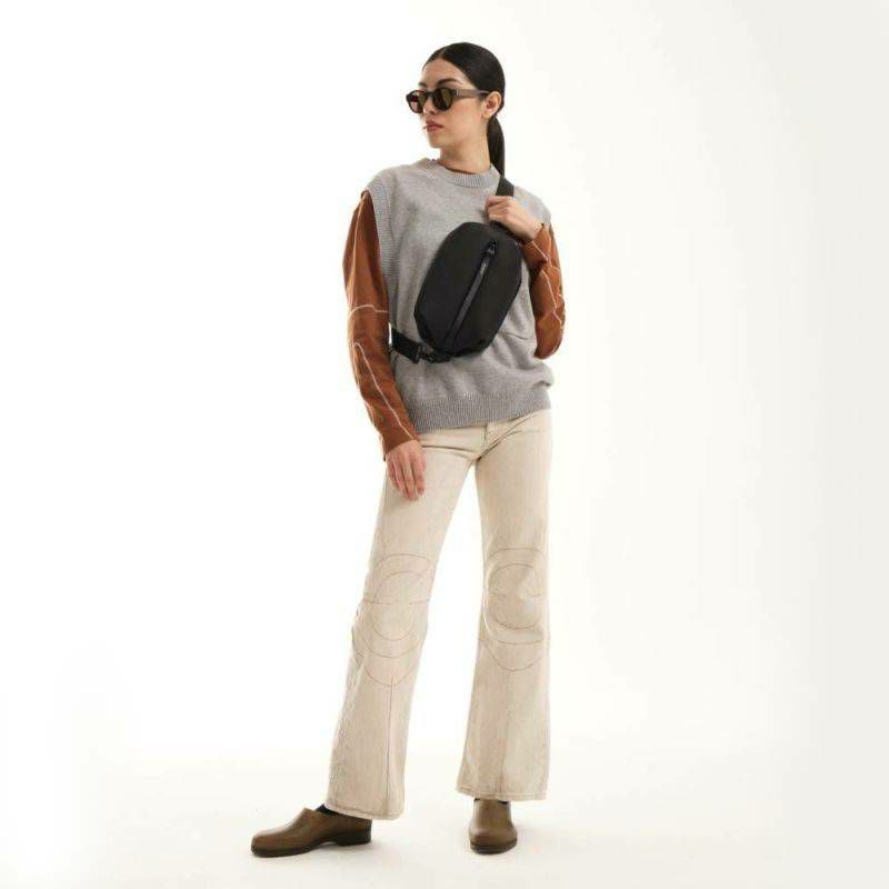 未使用級 現行モデル●コートエシエル Ens Sleek ボディバッグ 黒 Inn L Sleek Black côte&ciel Official