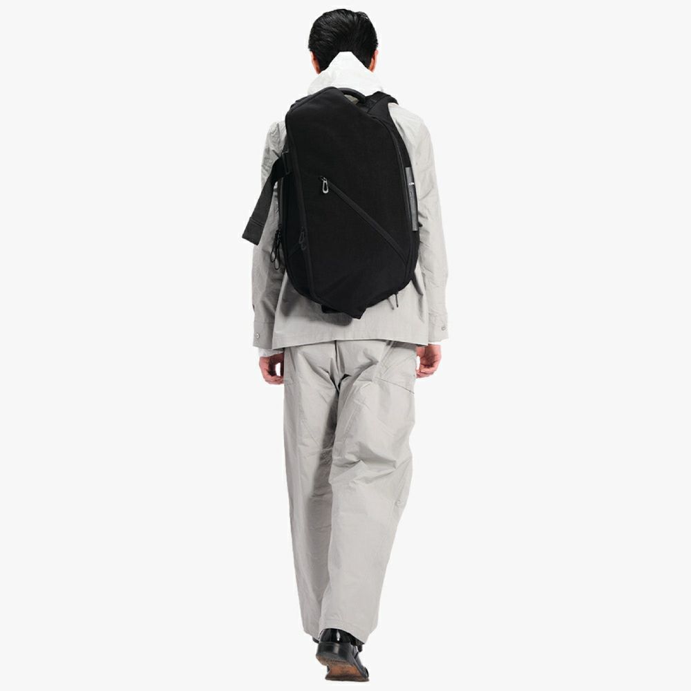 cote&ciel コートエシエルIsar M Round Carbon Black | バッグ| バッグ