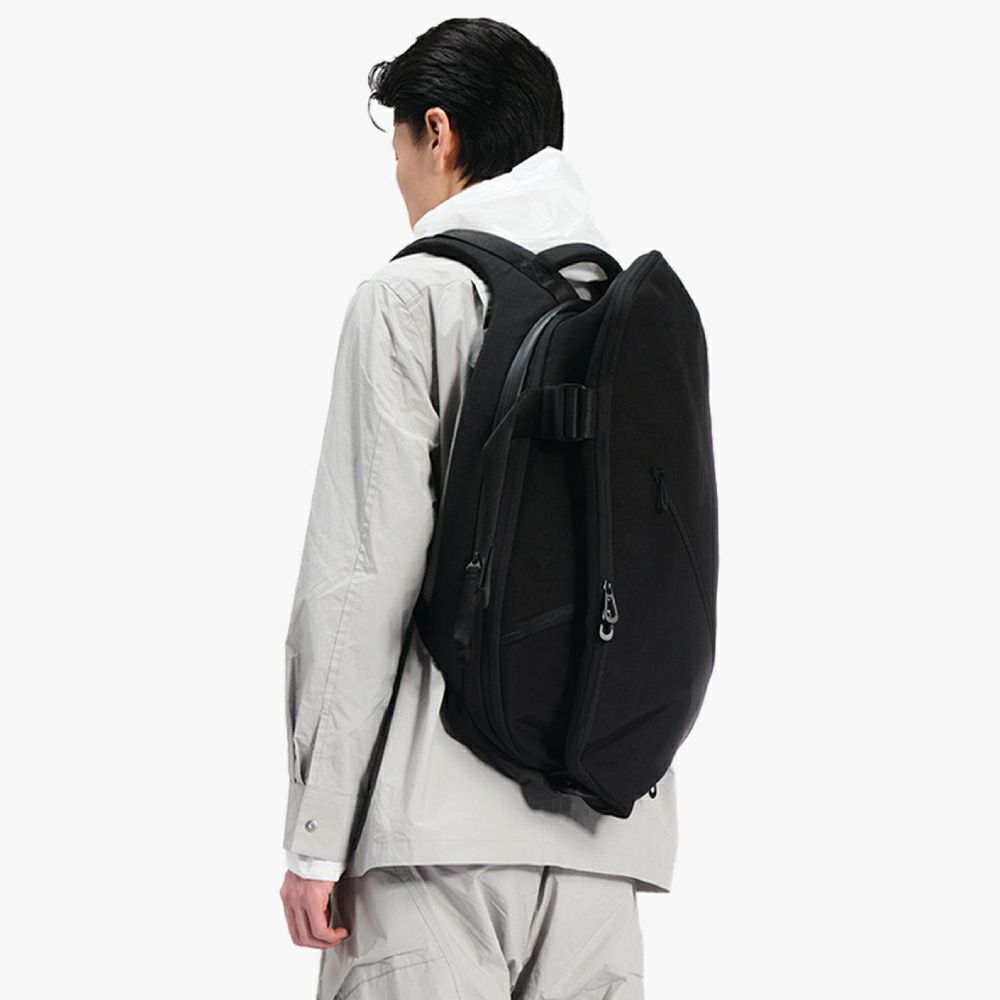 cote&ciel コートエシエルIsar M Round Carbon Black | バッグ| バッグ