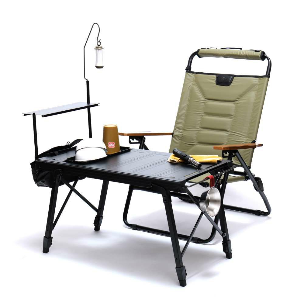FOLDING TABLE